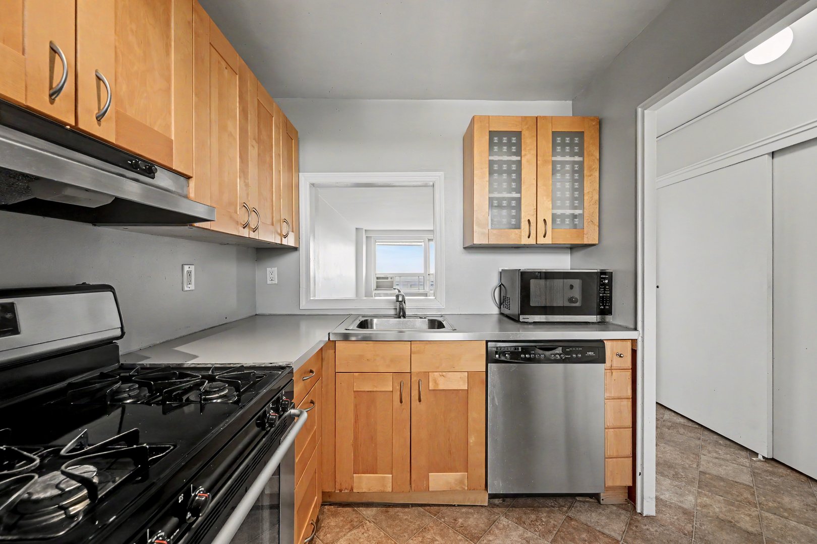 71 Strawberry Hill Avenue  #909 Photo 3