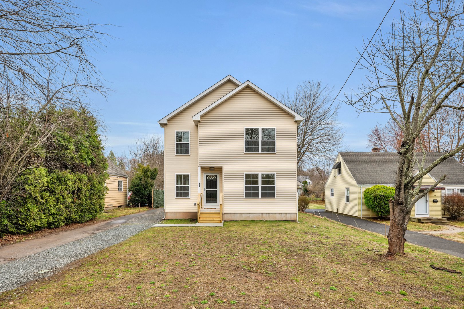 39 Robbins Avenue Photo 1