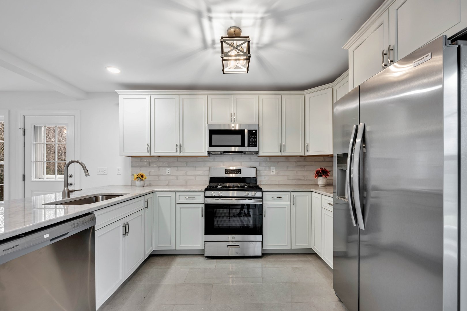 39 Robbins Avenue Photo 8