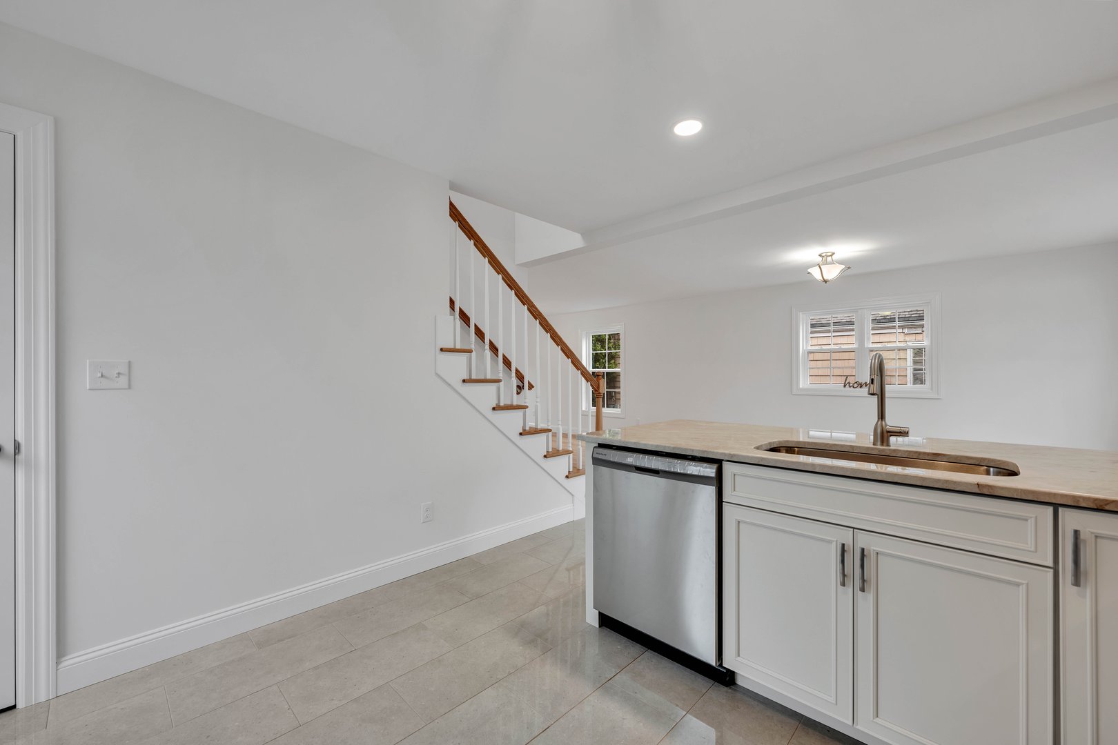 39 Robbins Avenue Photo 9