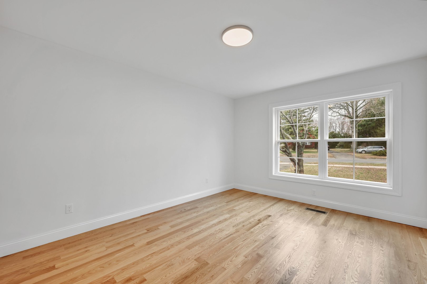 39 Robbins Avenue Photo 10