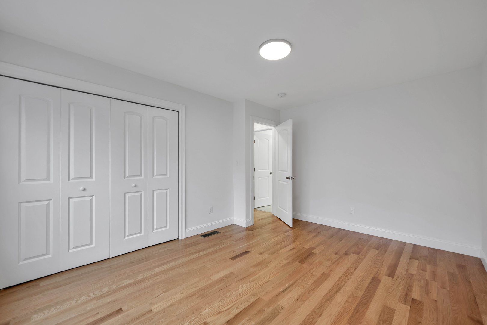 39 Robbins Avenue Photo 11
