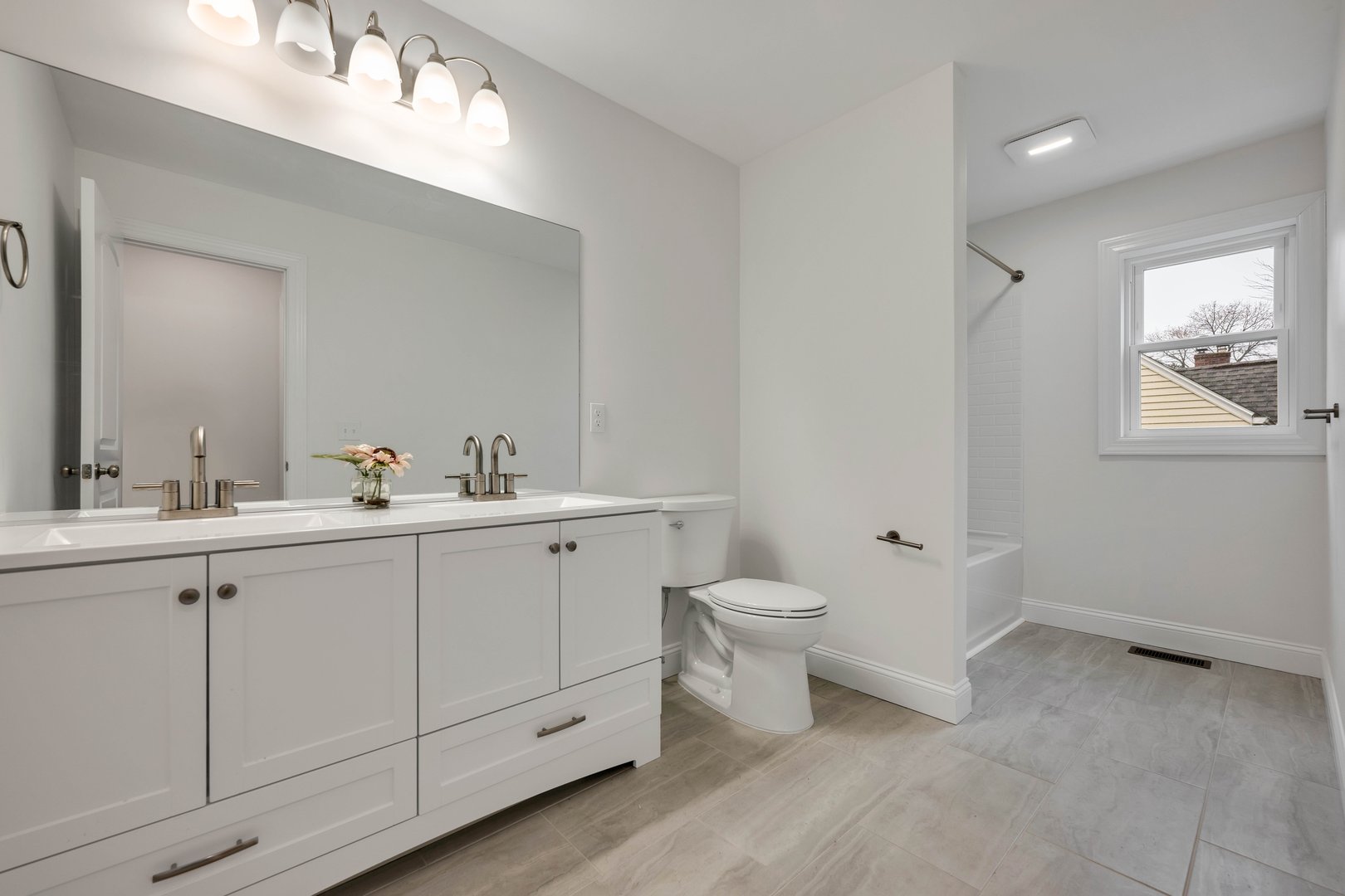39 Robbins Avenue Photo 12