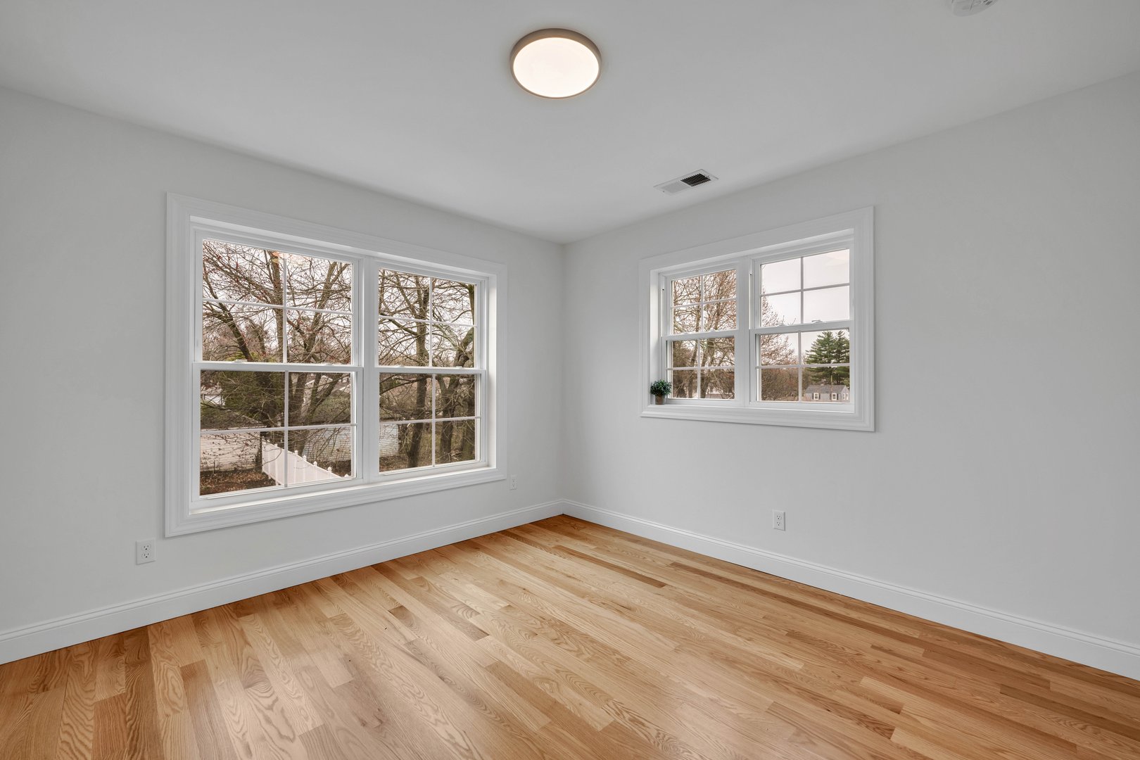 39 Robbins Avenue Photo 14