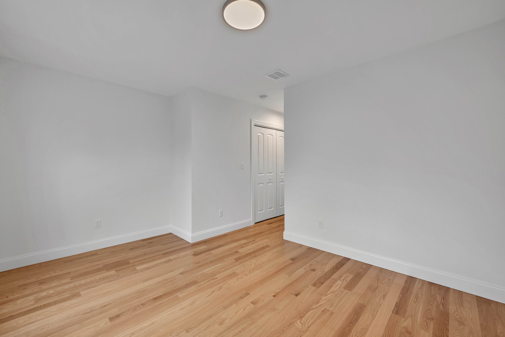 39 Robbins Avenue Photo 16