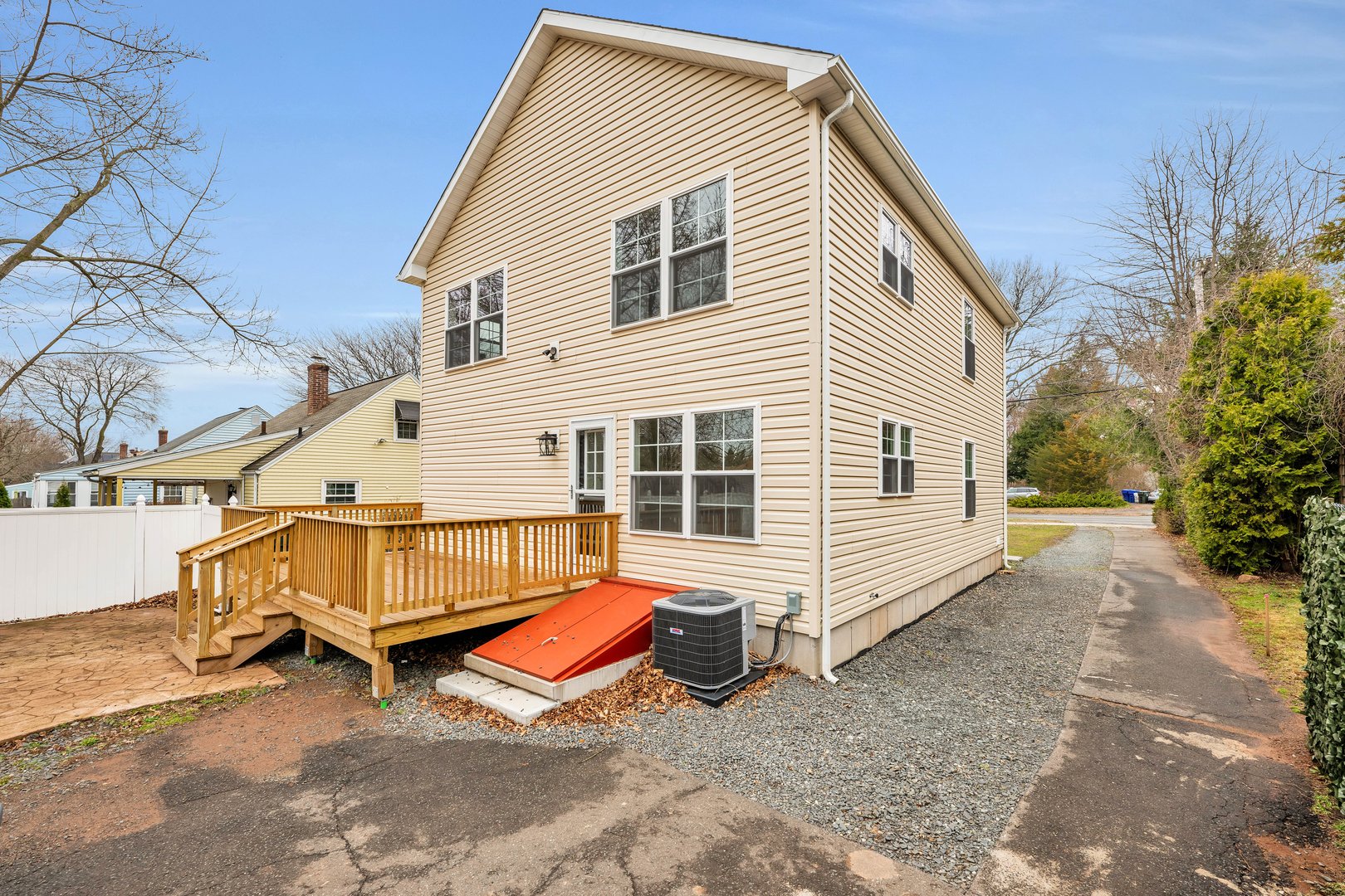 39 Robbins Avenue Photo 25