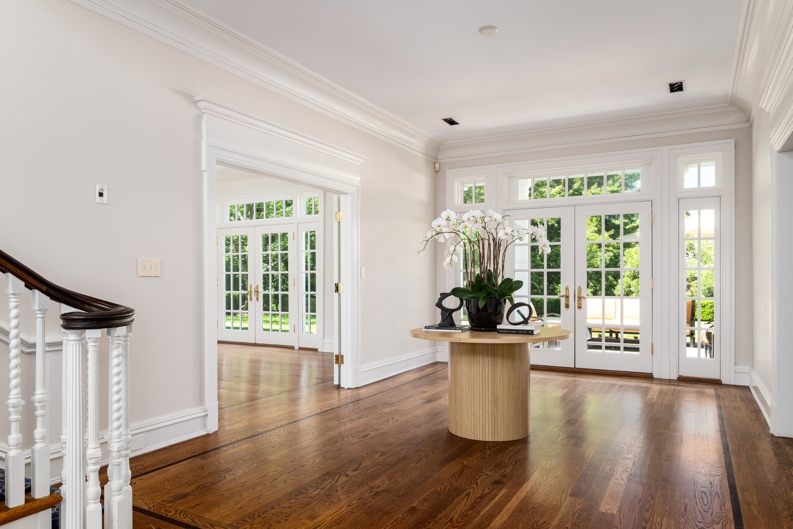 6 Stoneleigh Manor Lane Photo 3