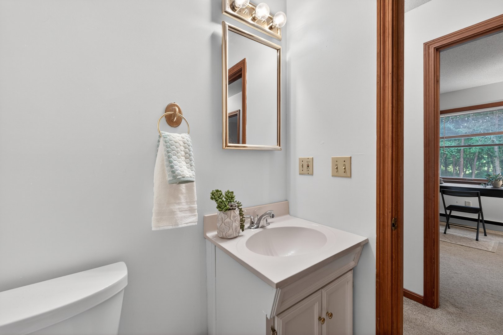 85 White Plains Road Photo 24