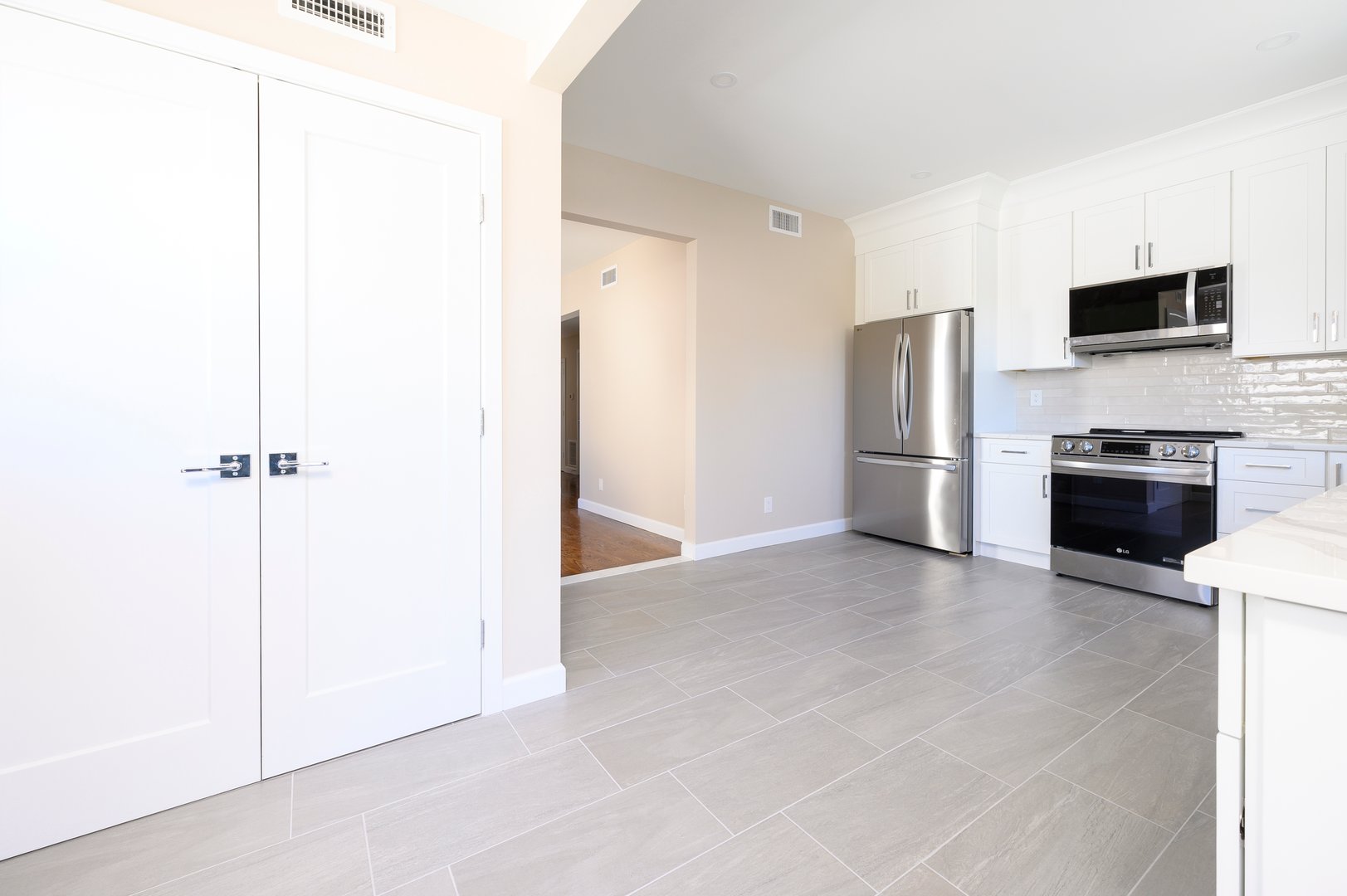 9 Todd Place  #1st FL- Right Side Photo 5