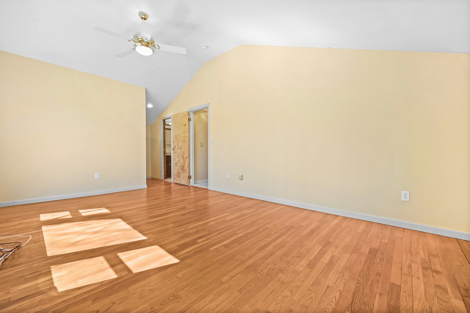 145 Wilton Road East Photo 22