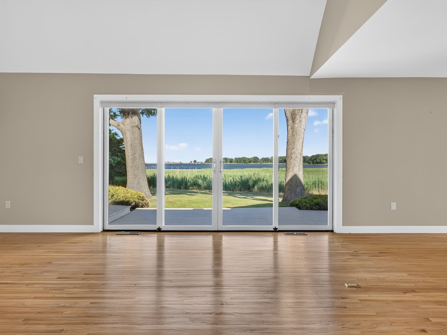 108 Maple Avenue Photo 11