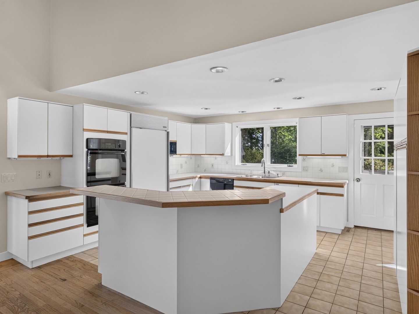 108 Maple Avenue Photo 16