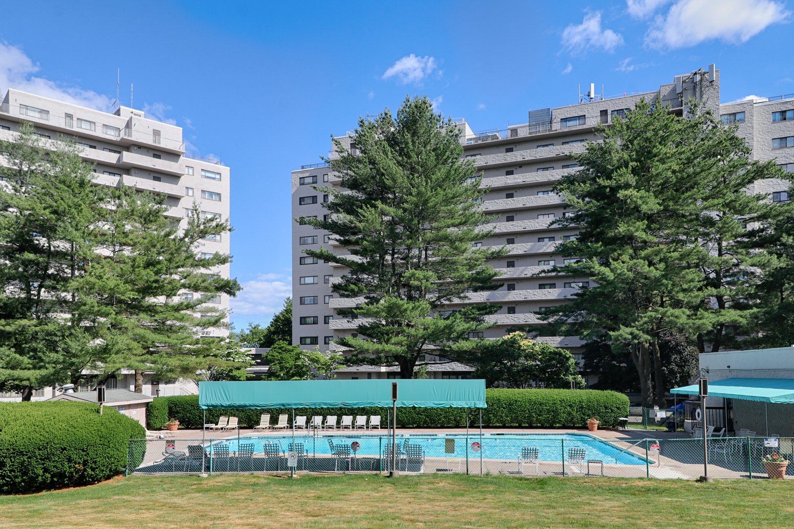 3200 Park Avenue  #9D1 Photo 2
