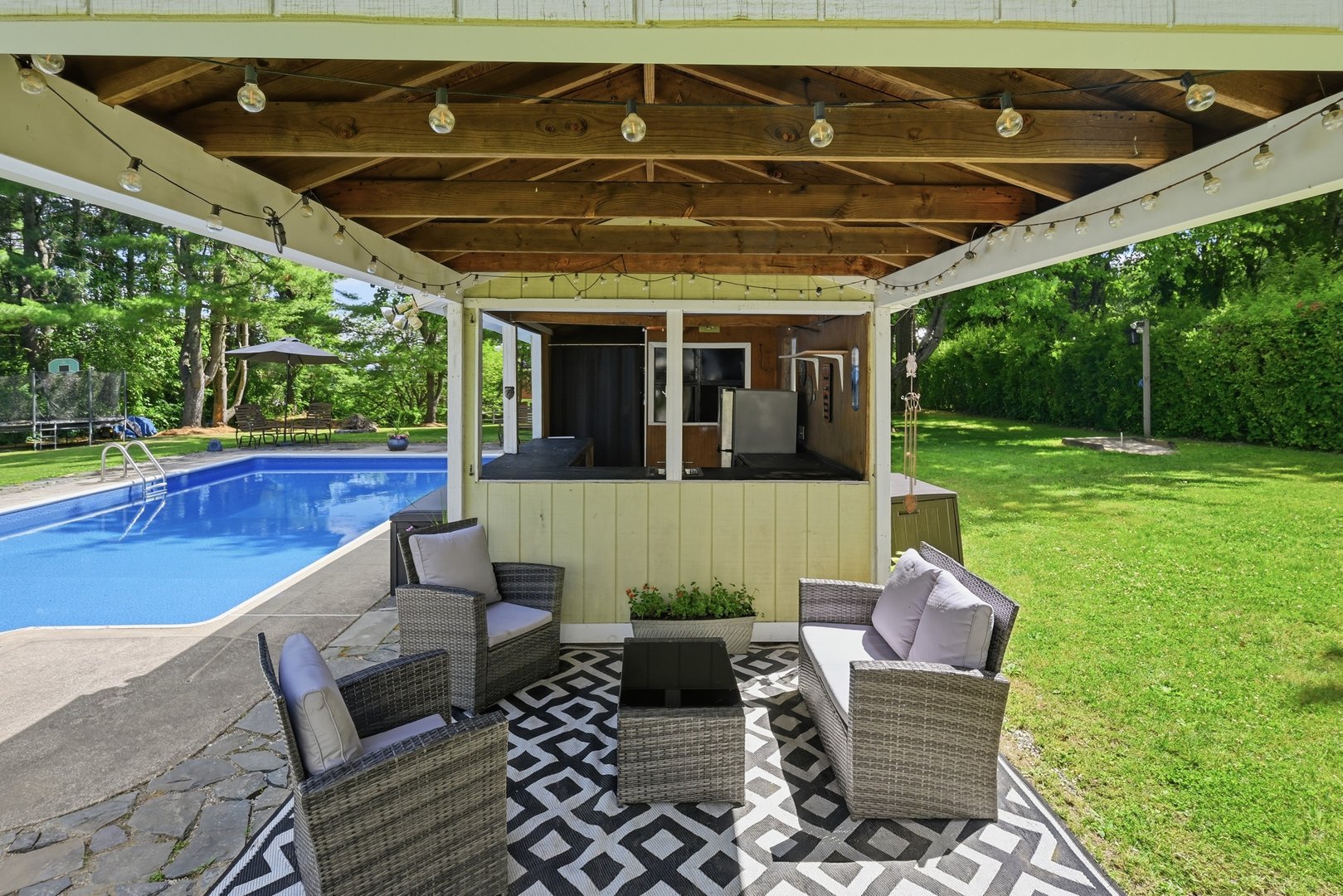 8 Winthrop Road Photo 29