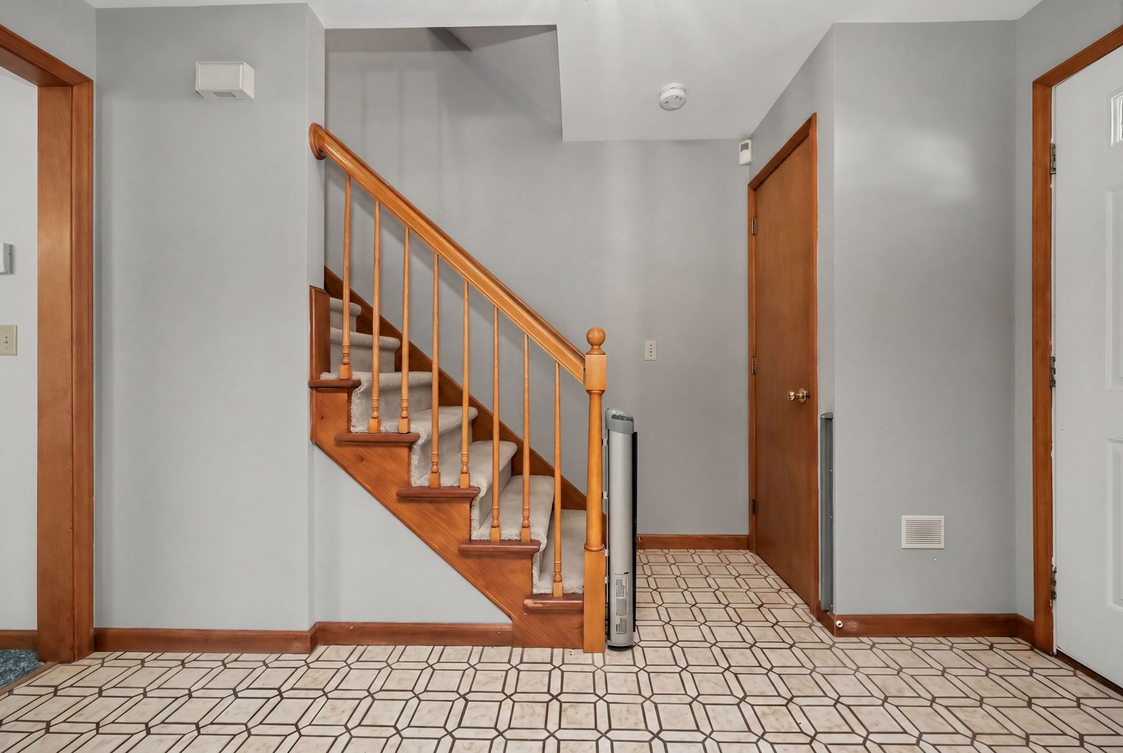 275 York Street Photo 5