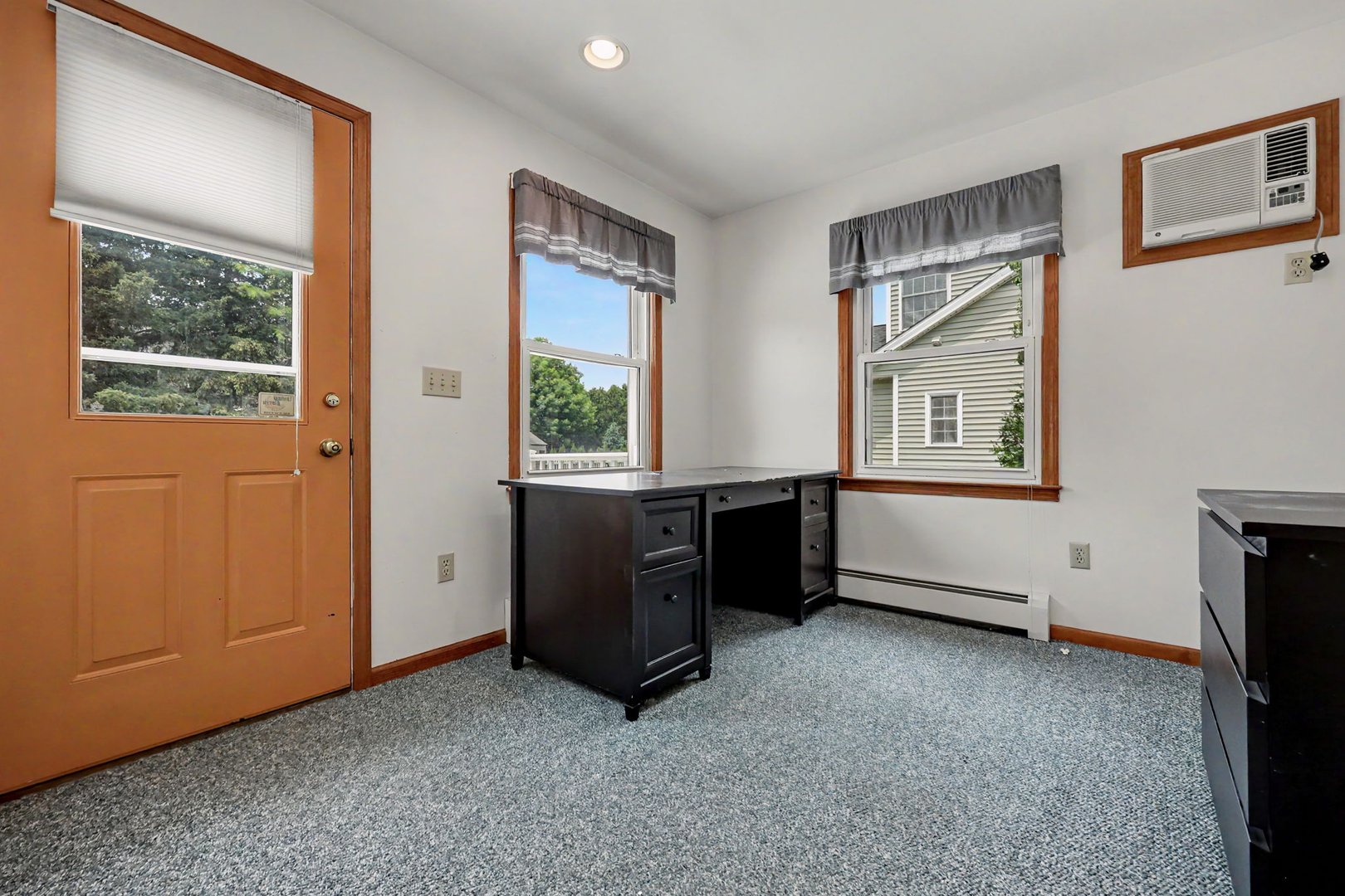 275 York Street Photo 12
