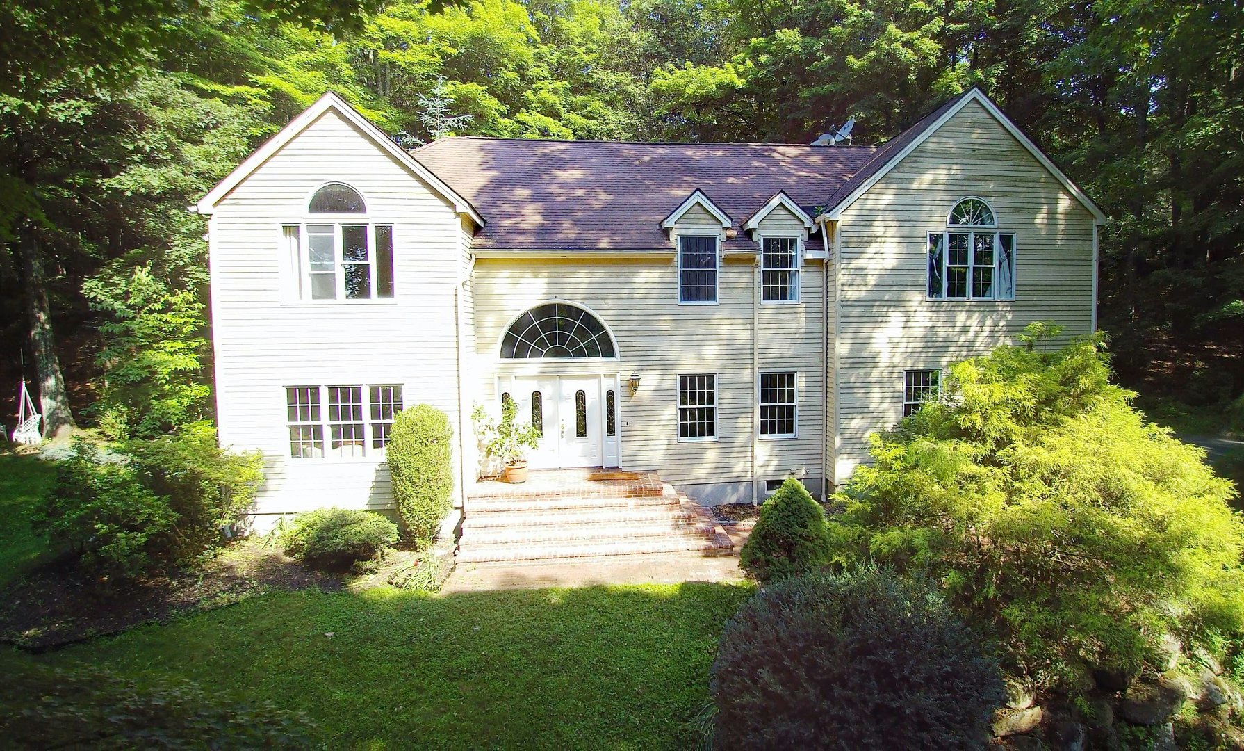 123a Peaceable Street Photo 1