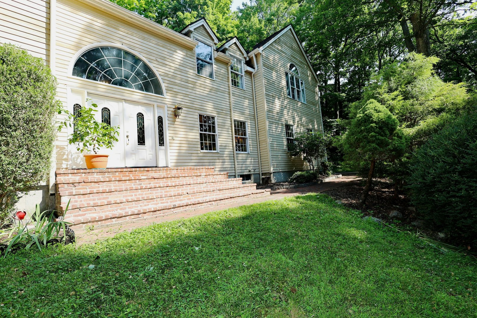 123a Peaceable Street Photo 9