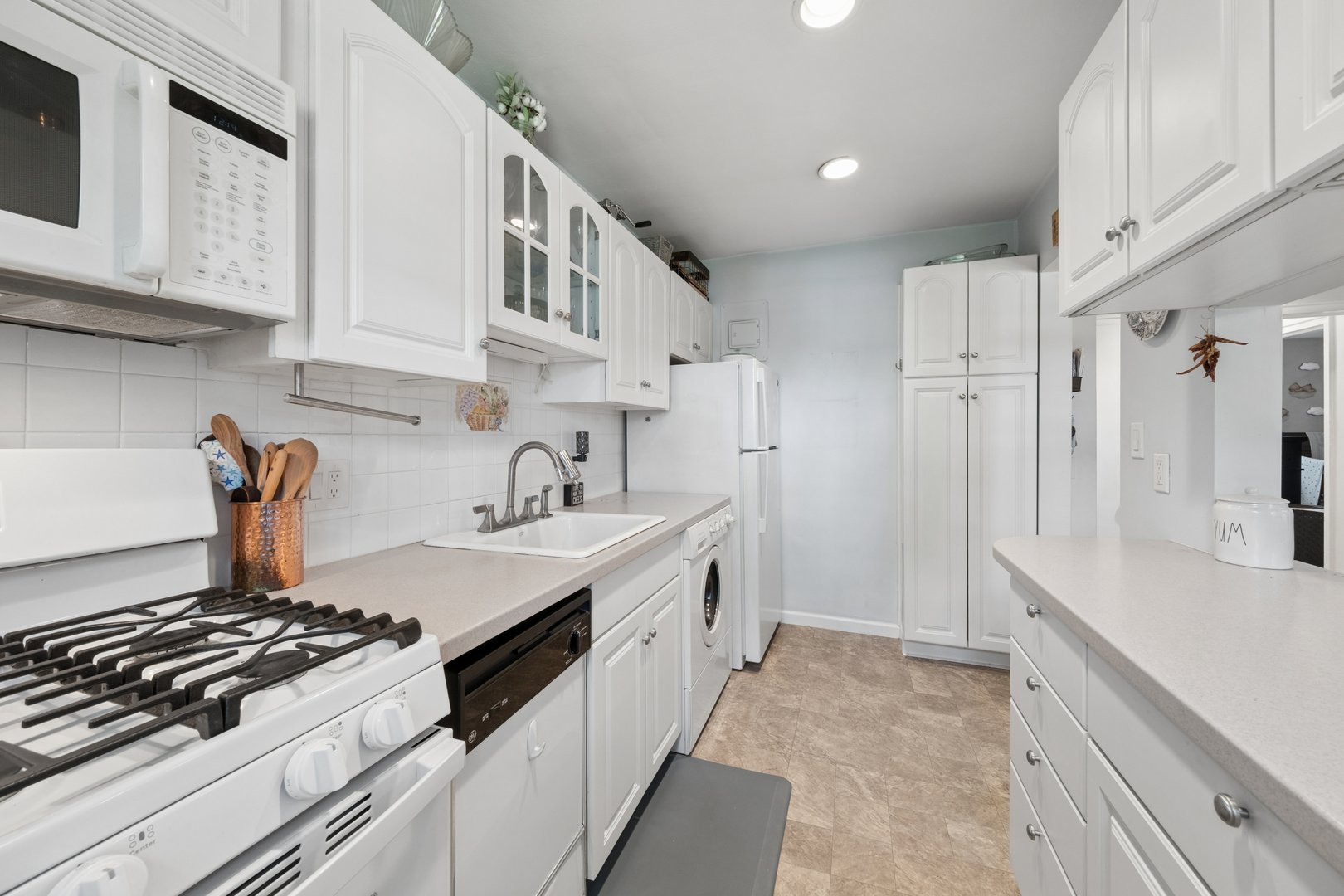 14 Manchester Road  #2L Photo 7