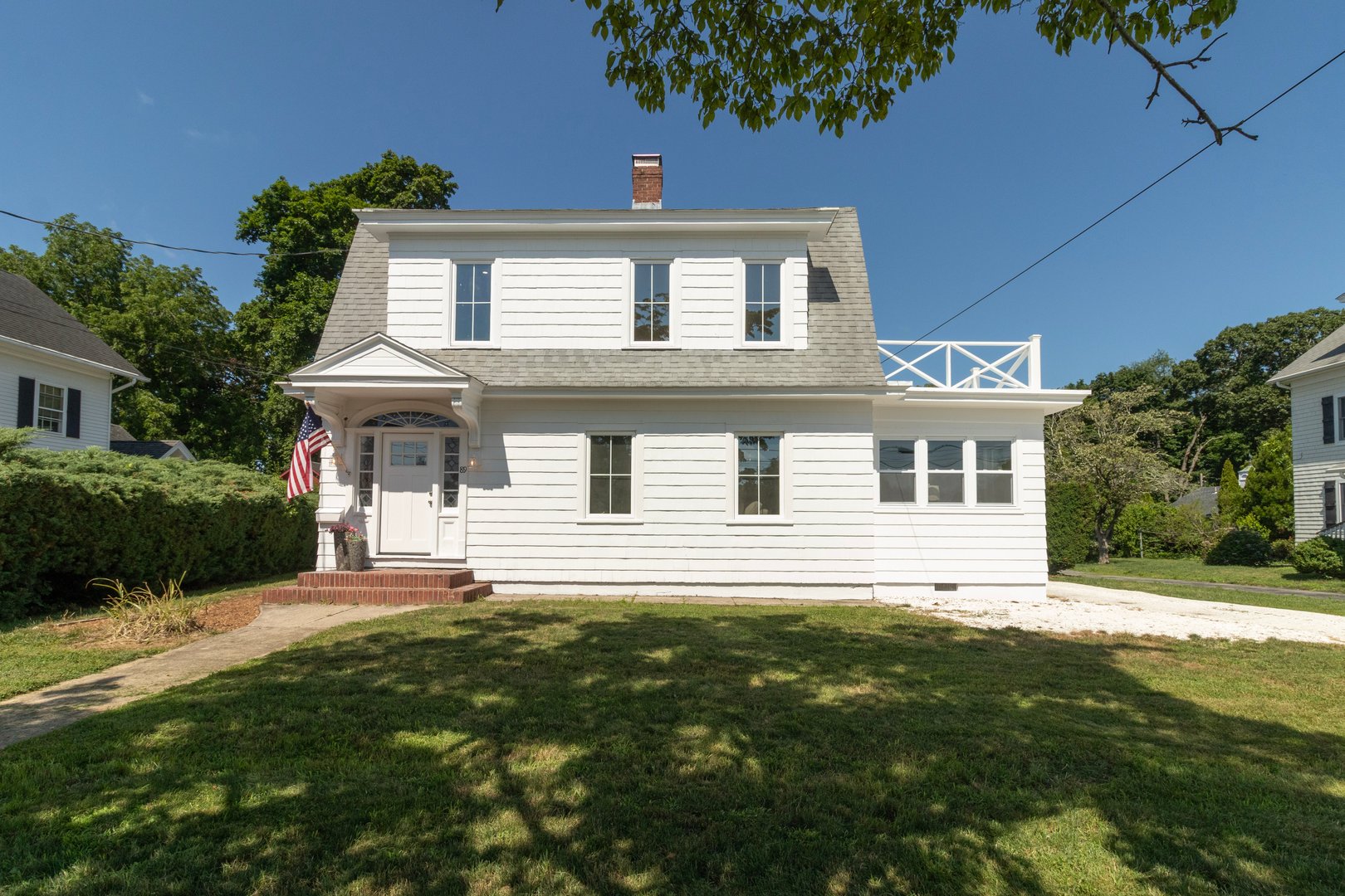 89 Commerce Street Photo 2