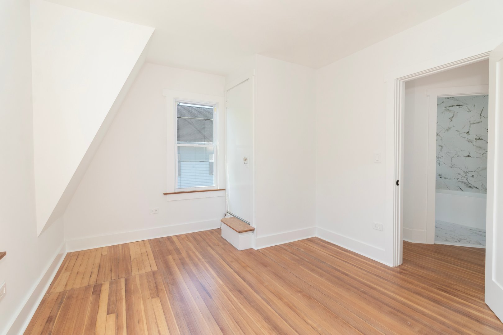 89 Commerce Street Photo 34