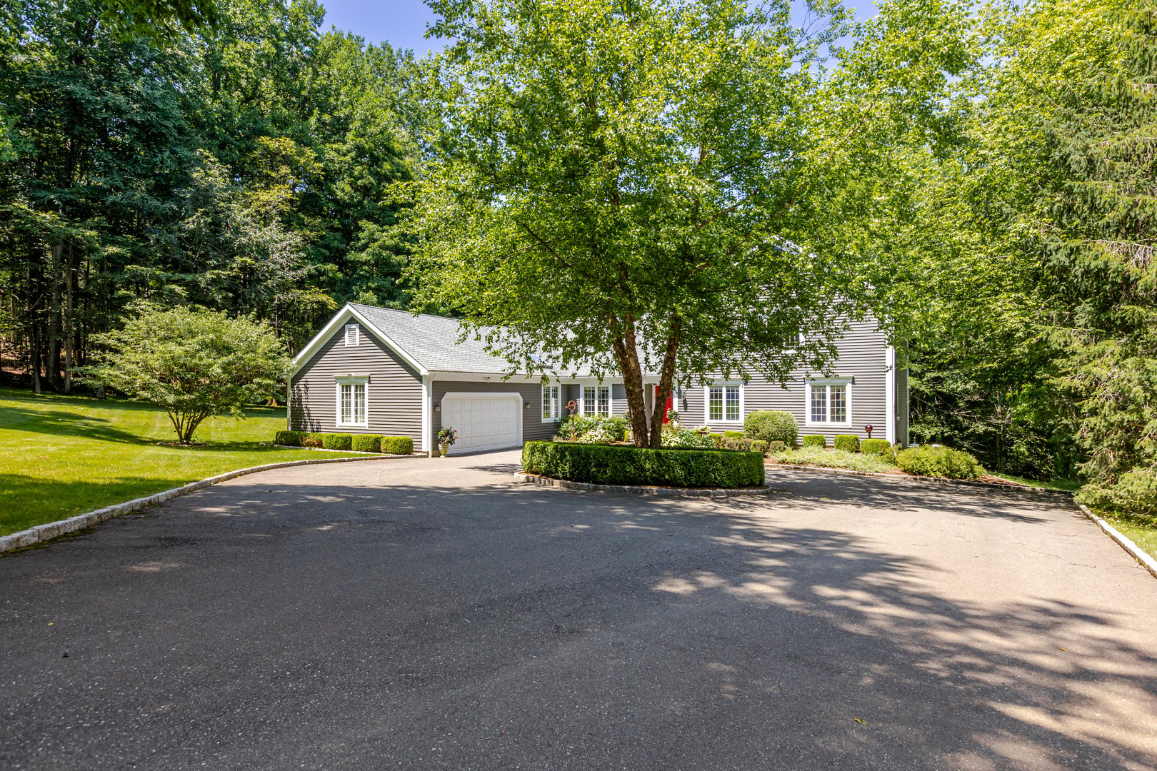 12 Lyndenwood Drive Photo 7