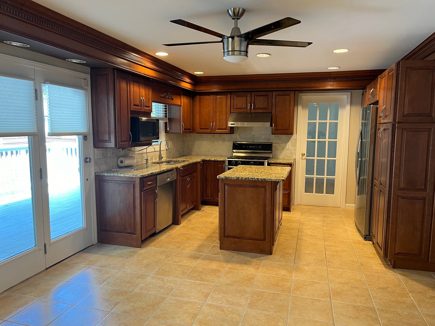 476 Wilson Street Photo 7