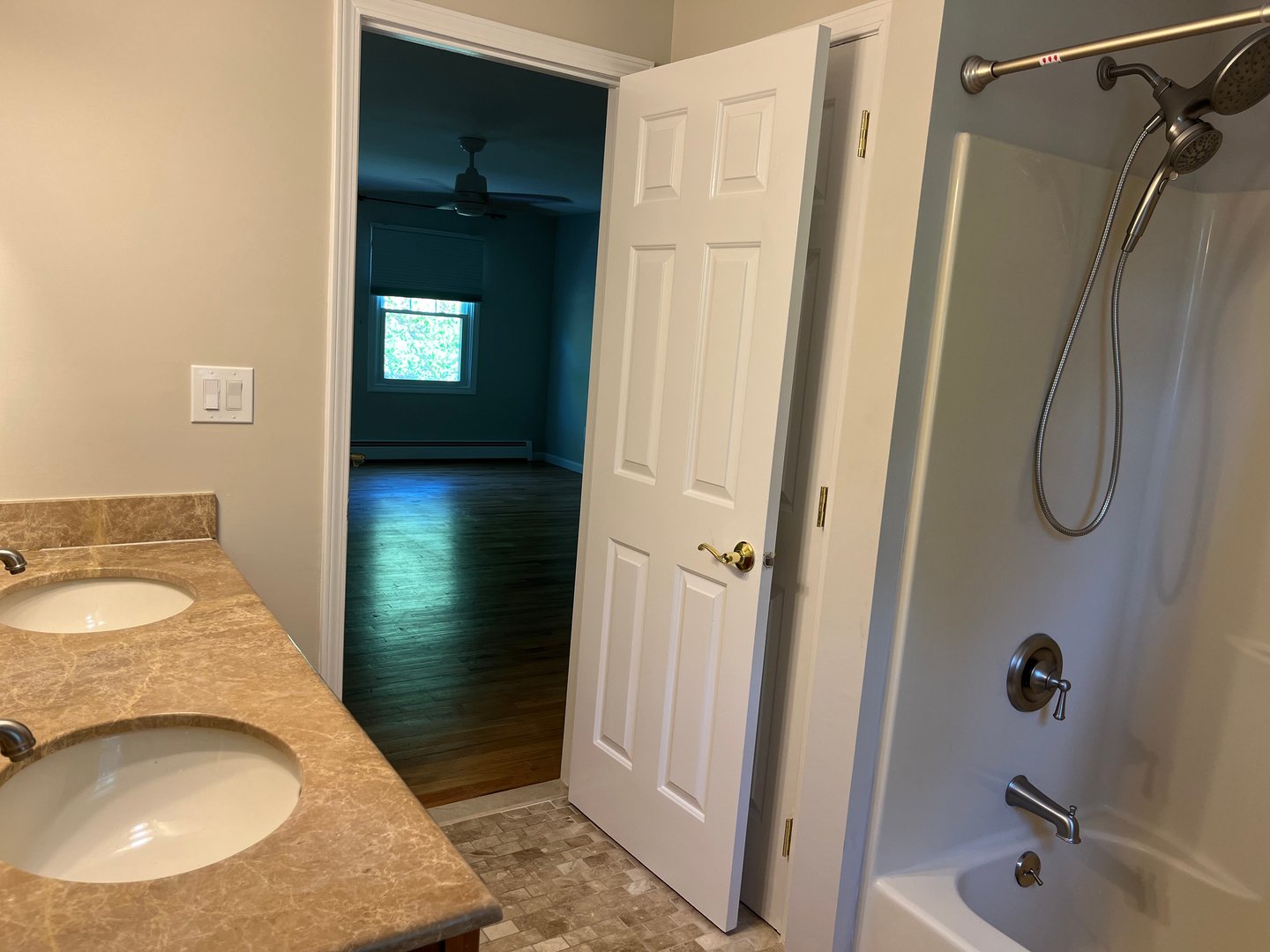 476 Wilson Street Photo 13