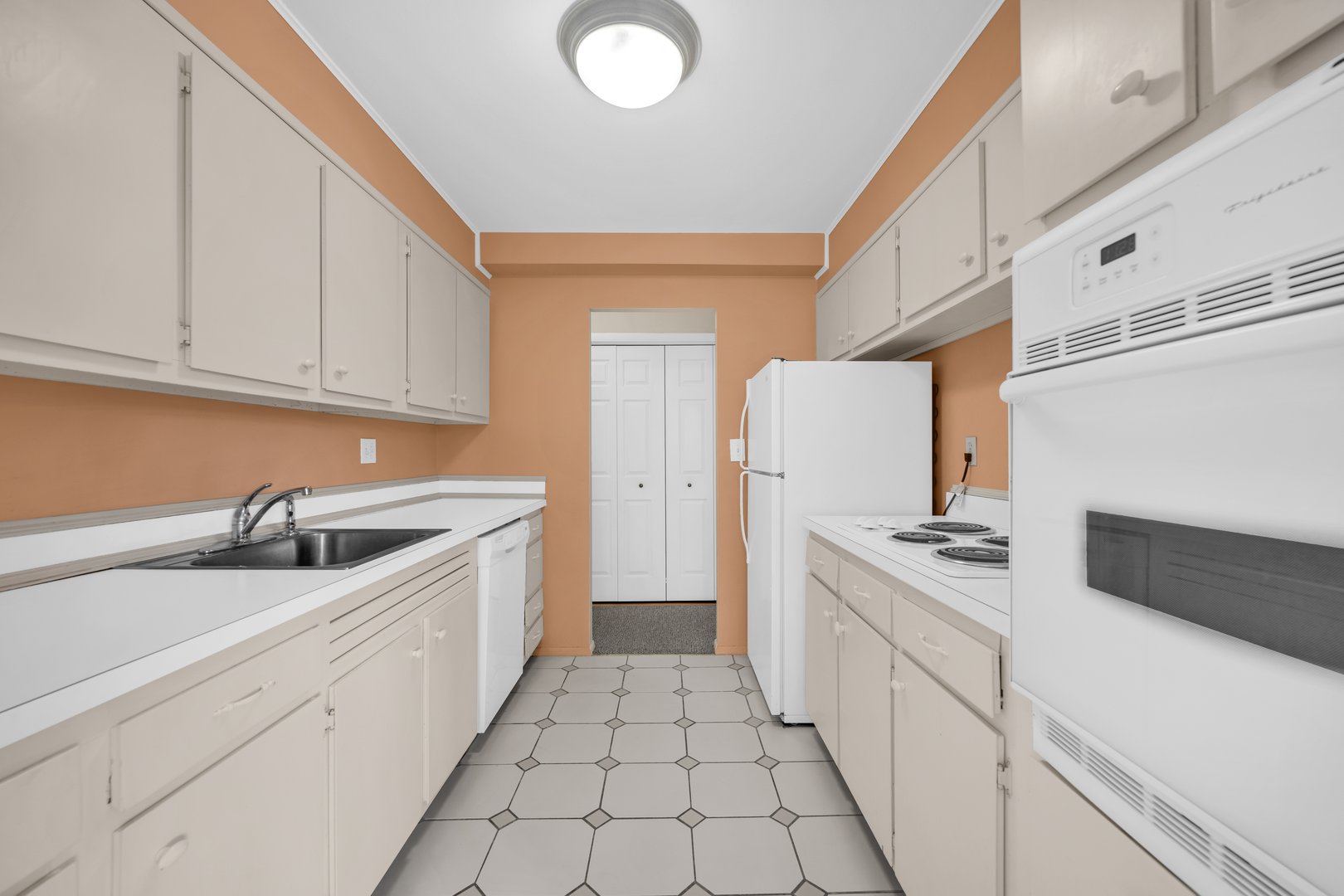 893 Farmington Avenue  #1C Photo 9