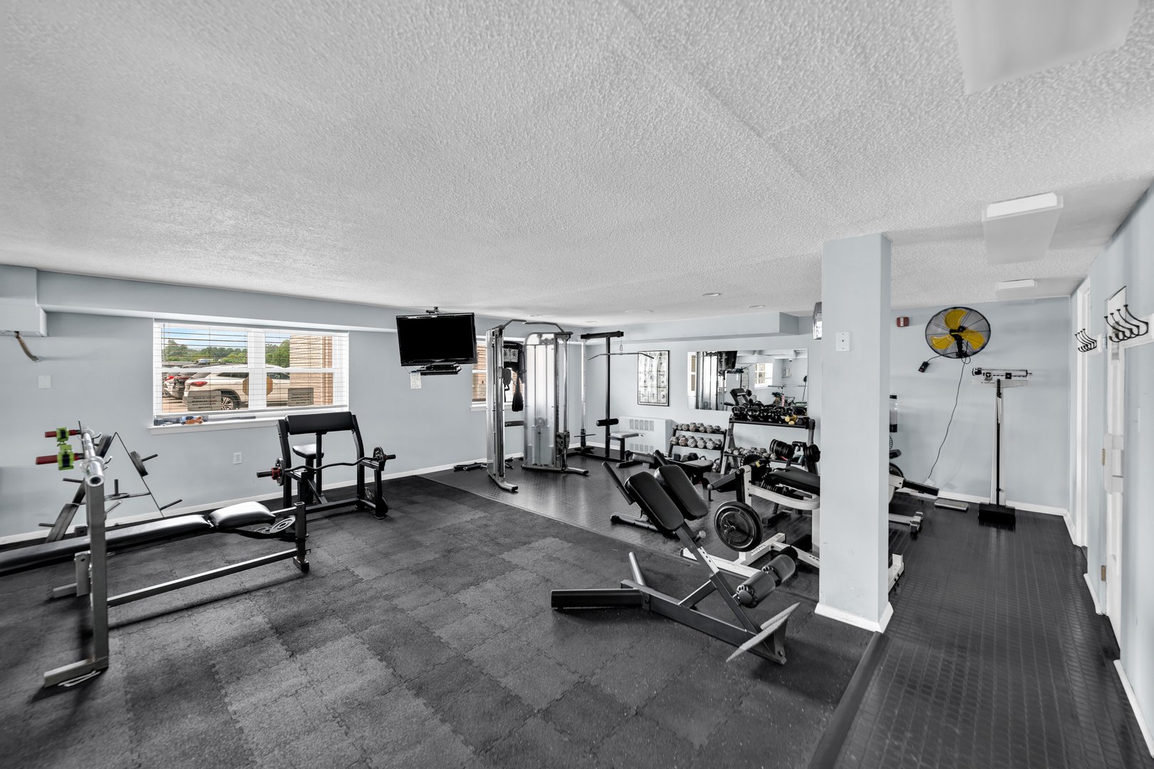 893 Farmington Avenue  #1C Photo 17
