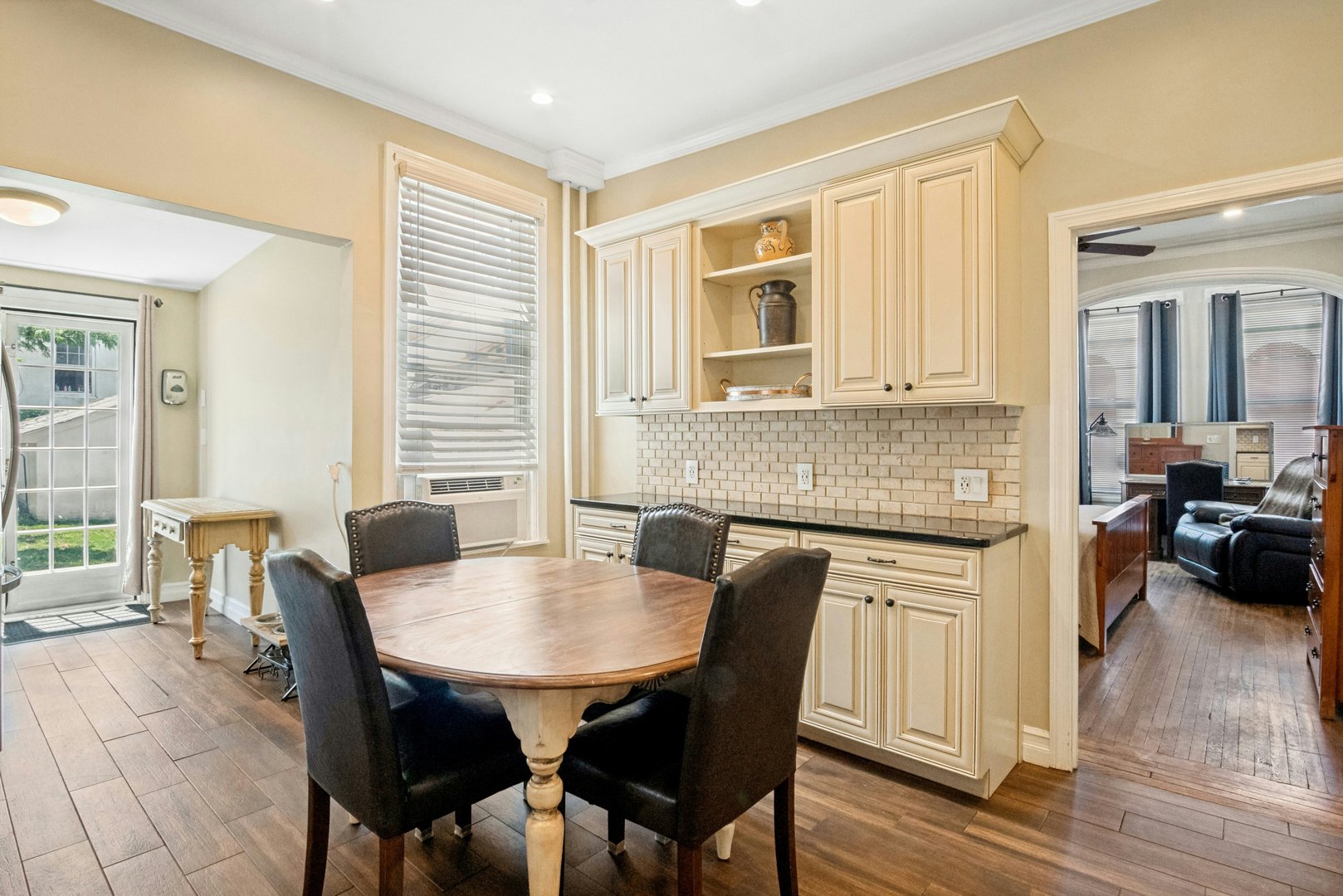 20 Waller Avenue Photo 17