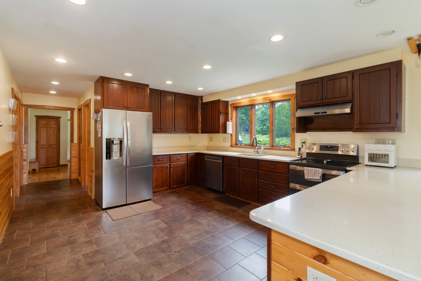 13 Woodridge Drive Photo 4