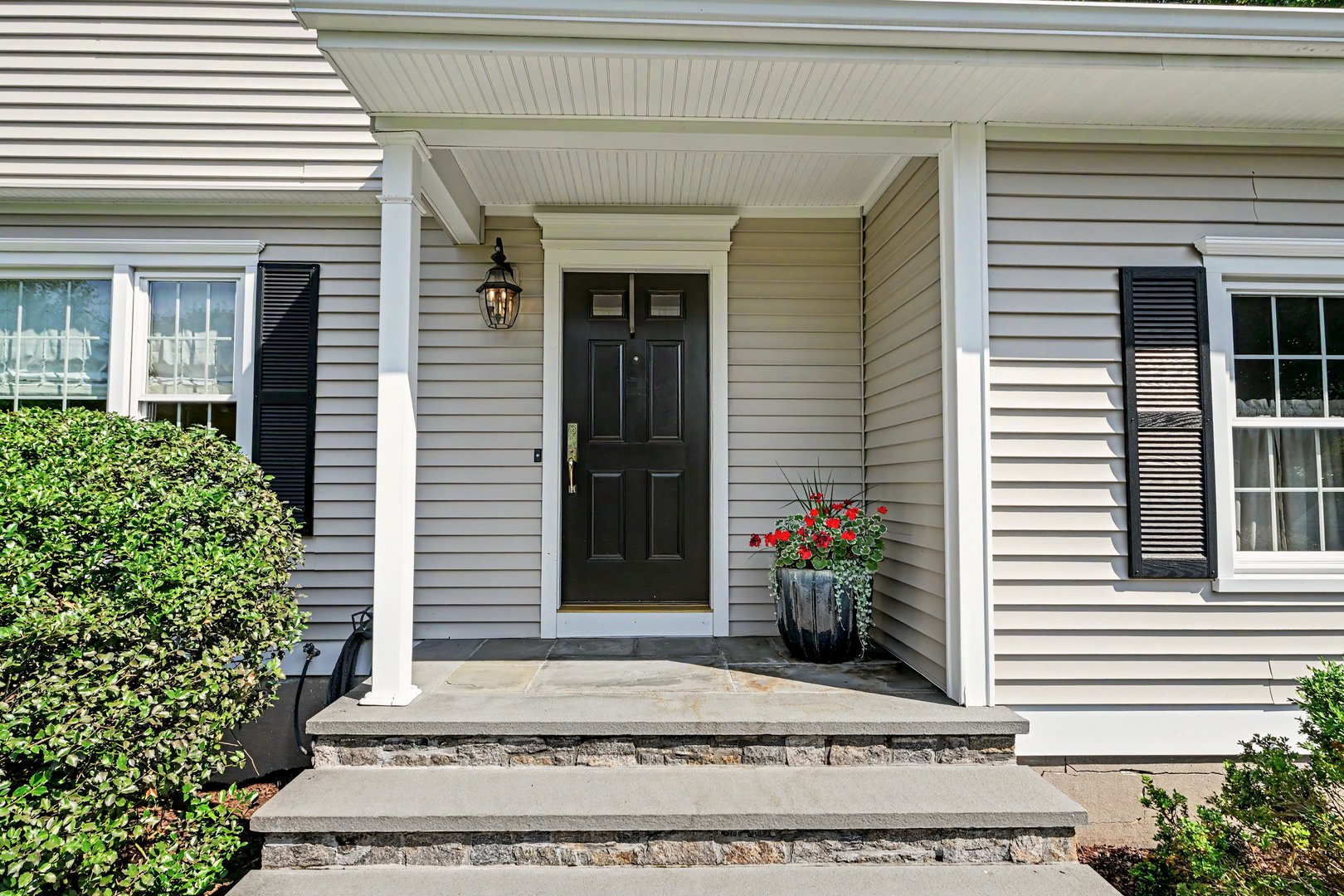 99 William Street Photo 4
