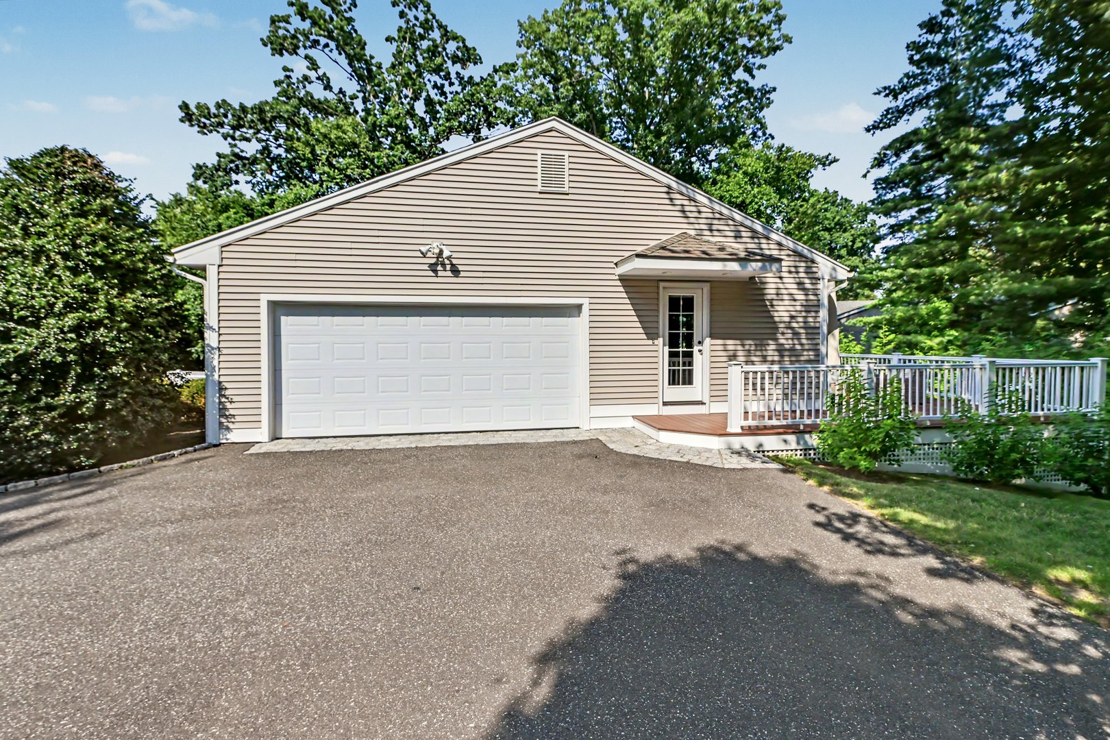 99 William Street Photo 34