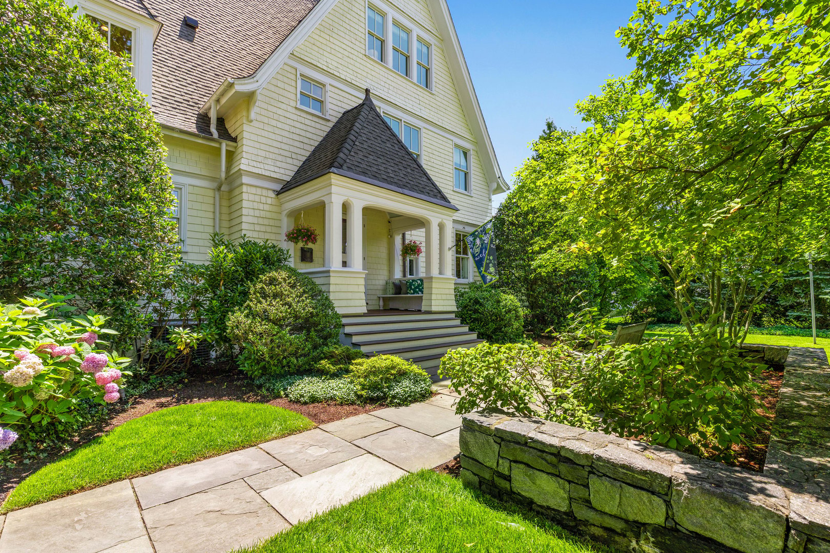 731 Forest Avenue Photo 6