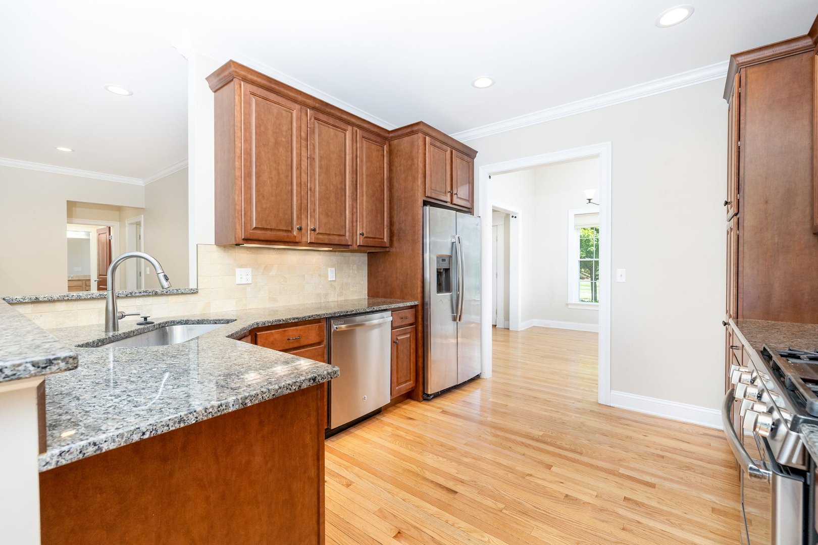 16 Carson Way Photo 3