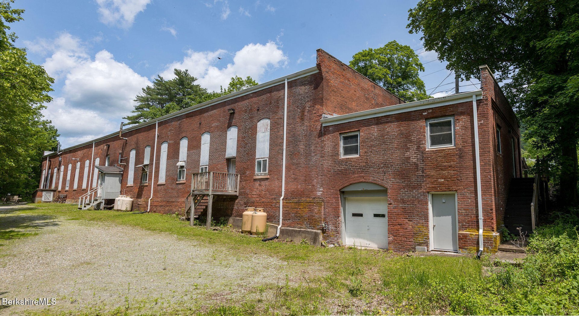 395 N Park St Photo 14