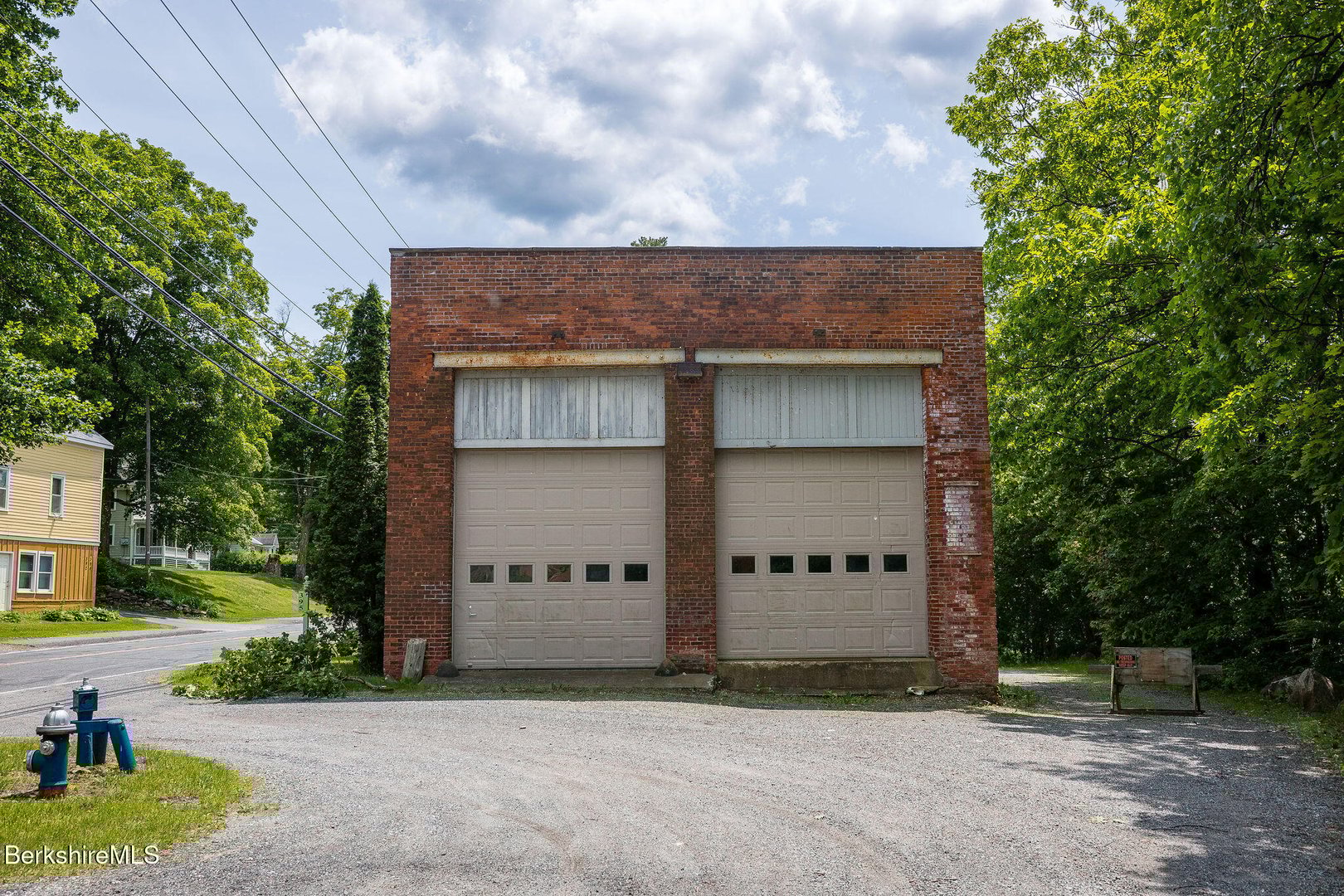 395 N Park St Photo 11