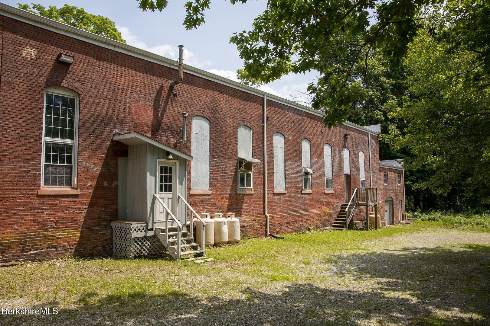 395 N Park St Photo 13