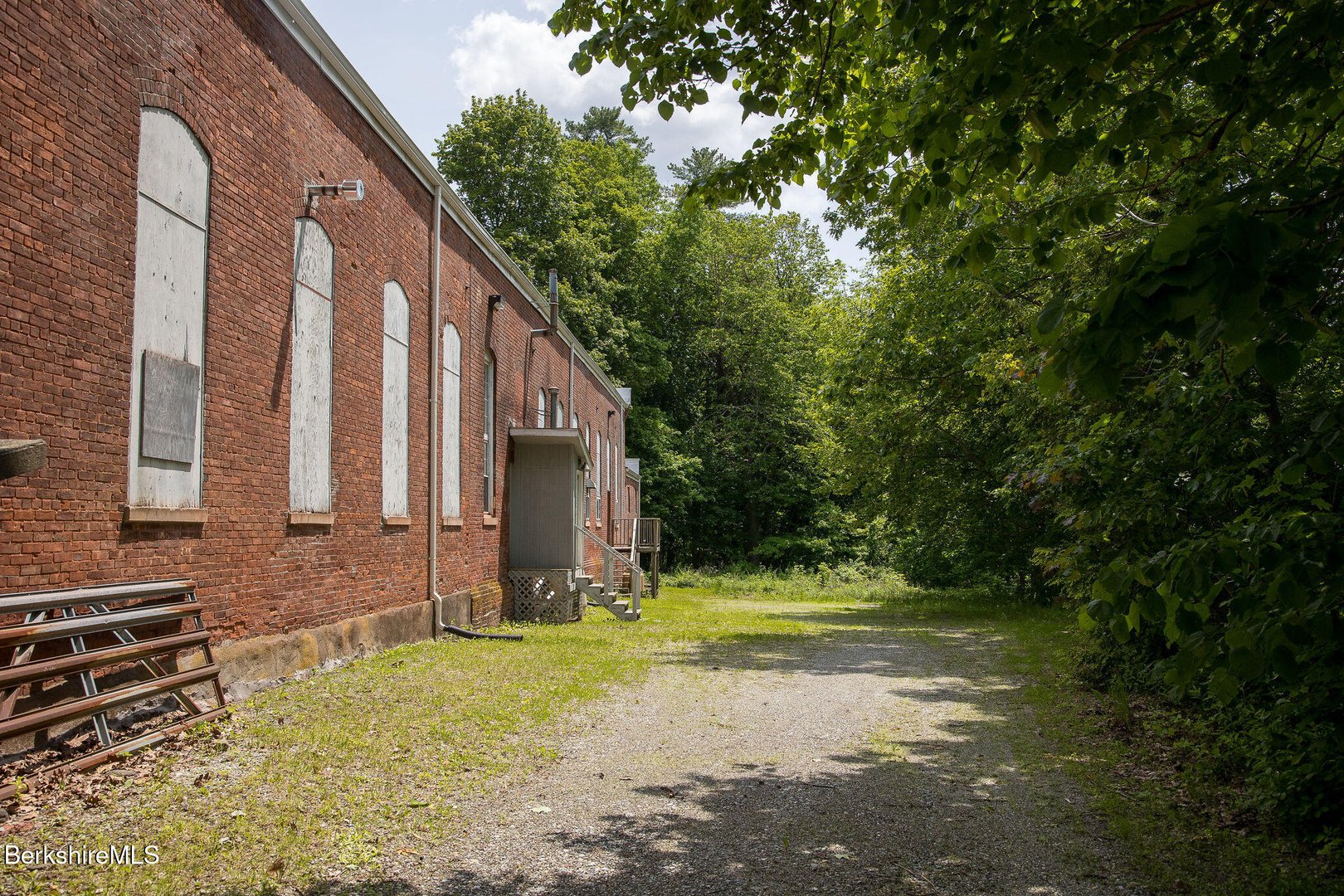 395 N Park St Photo 12