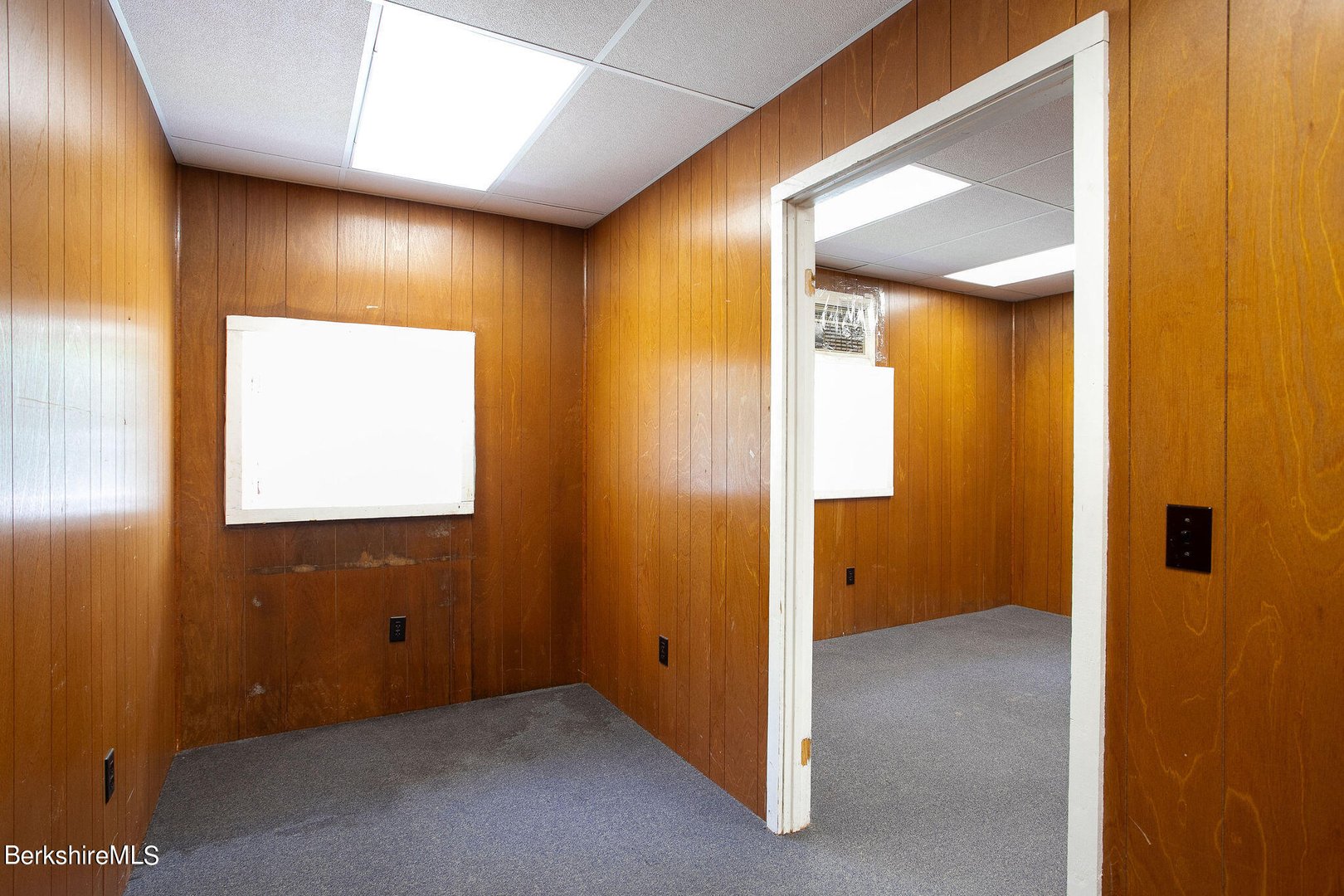 395 N Park St Photo 23