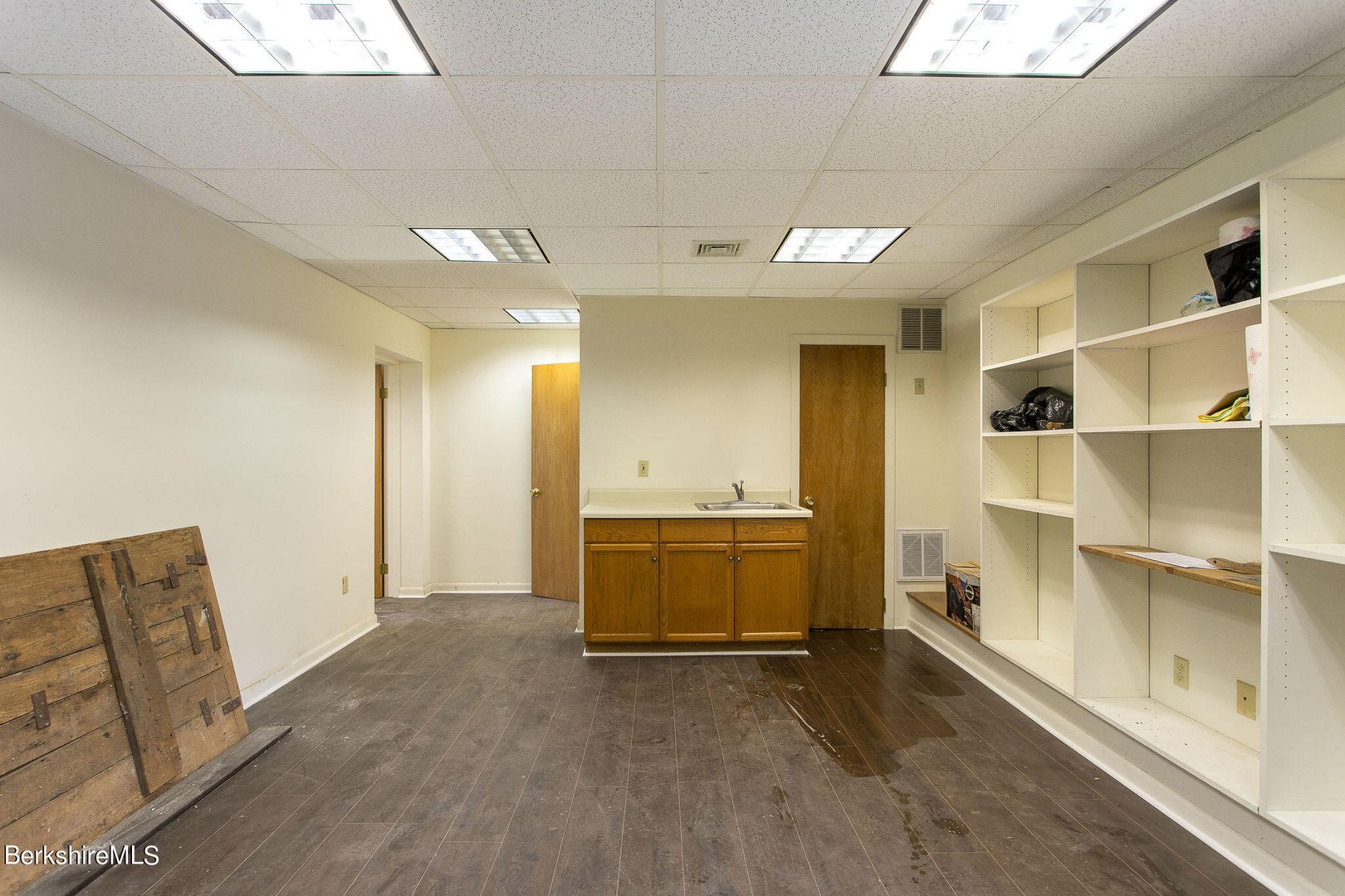 395 N Park St Photo 8