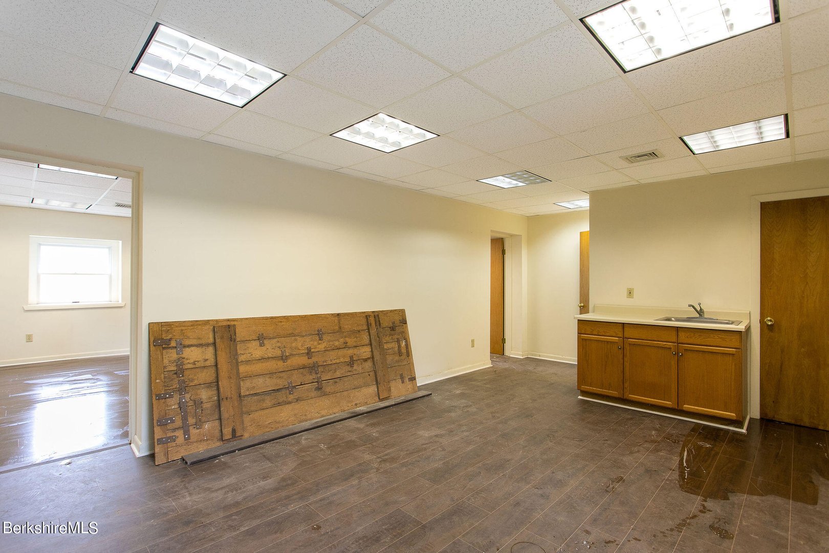 395 N Park St Photo 7