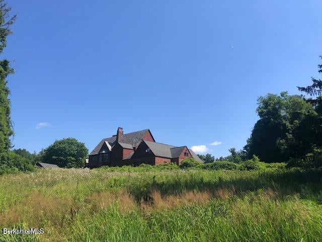 390 Tamaridge Rd Photo 3