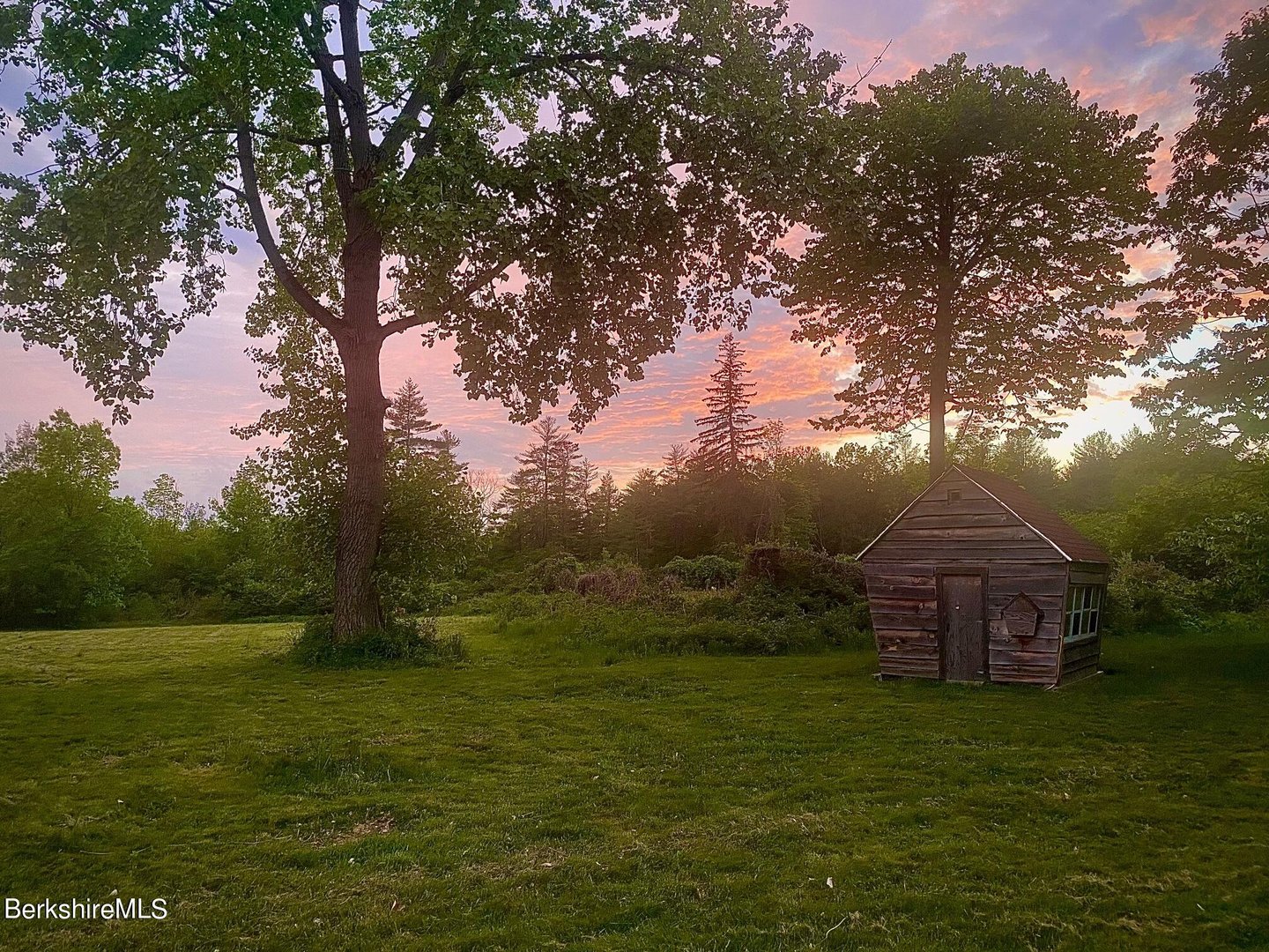 390 Tamaridge Rd Photo 8