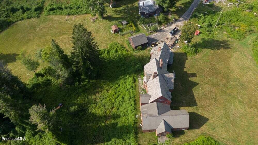 390 Tamaridge Rd Photo 28