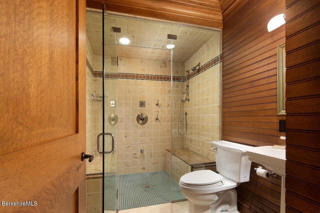 Alford Single Family Photo 49