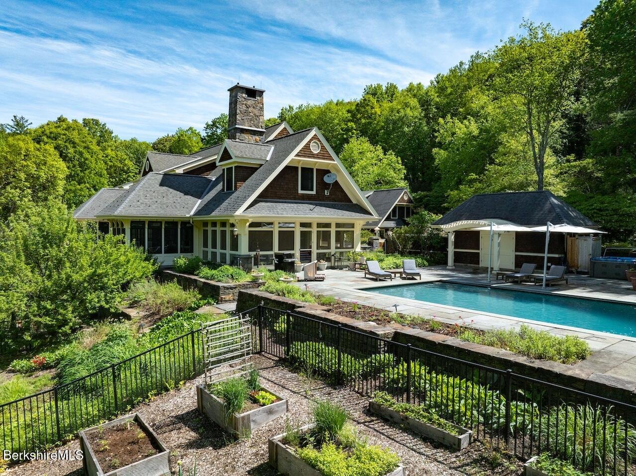 Alford Single Family Photo 52