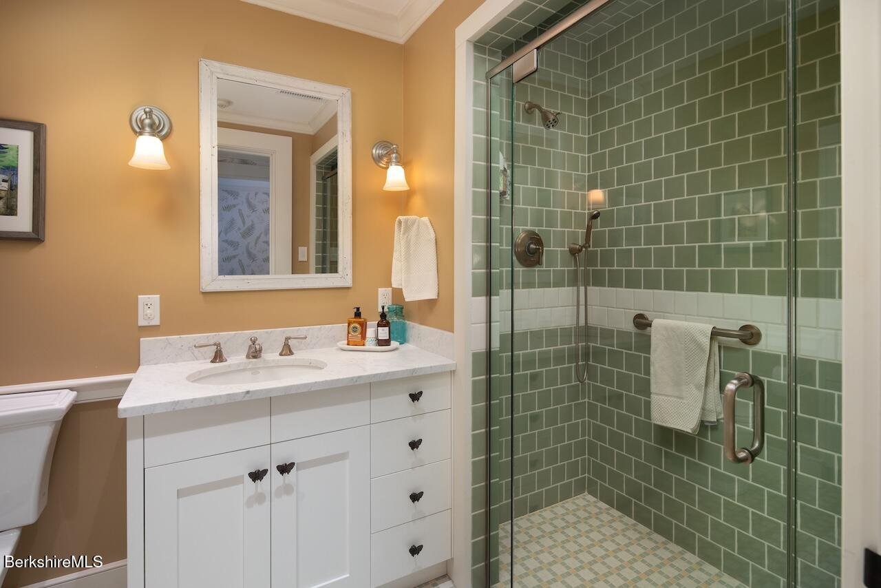 Alford Single Family Photo 37