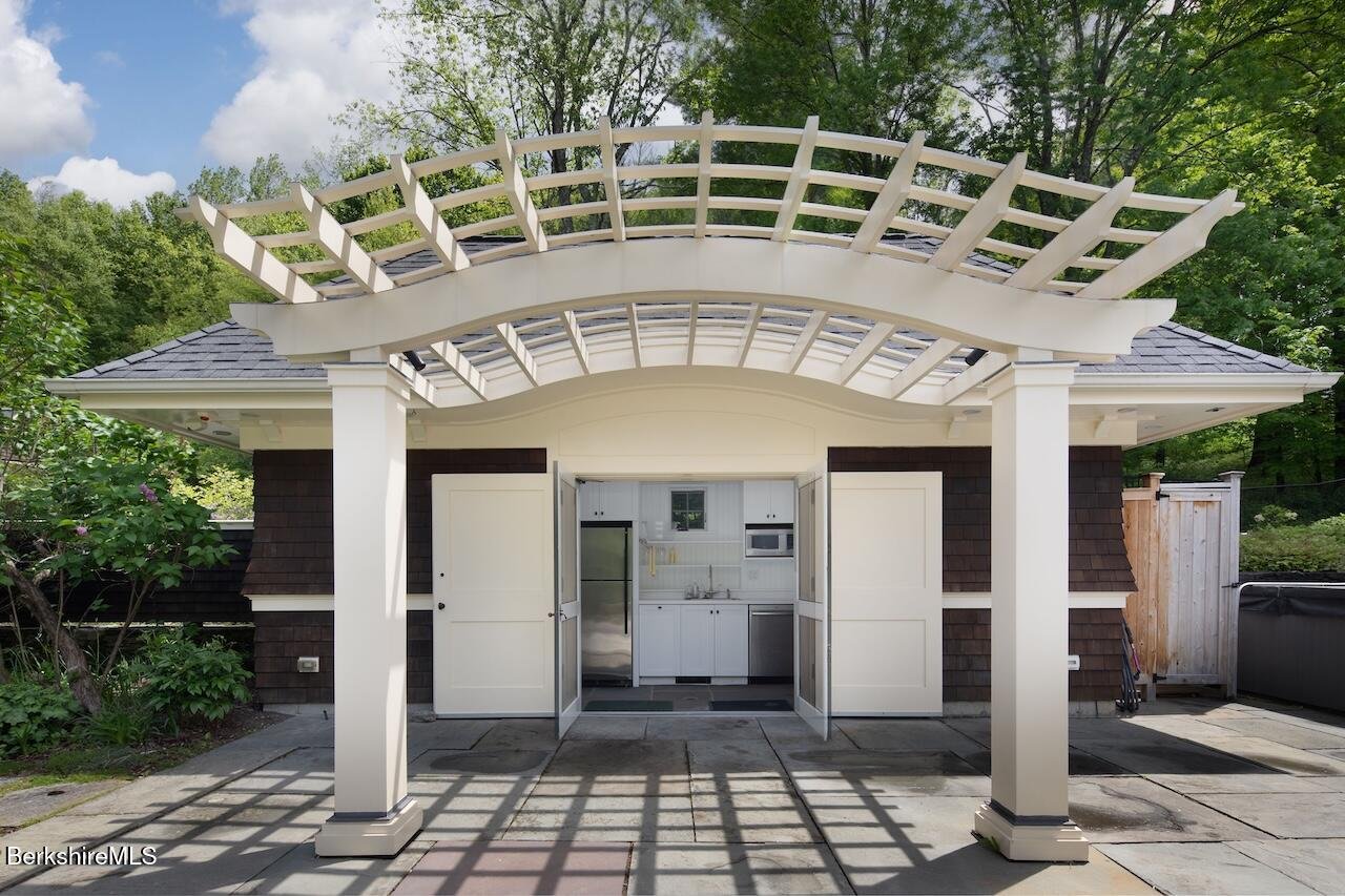 Alford Single Family Photo 53